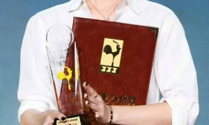 宋佳获金鸡影后遭质疑，张艺谋说出得奖原因，央媒力挺祝贺！